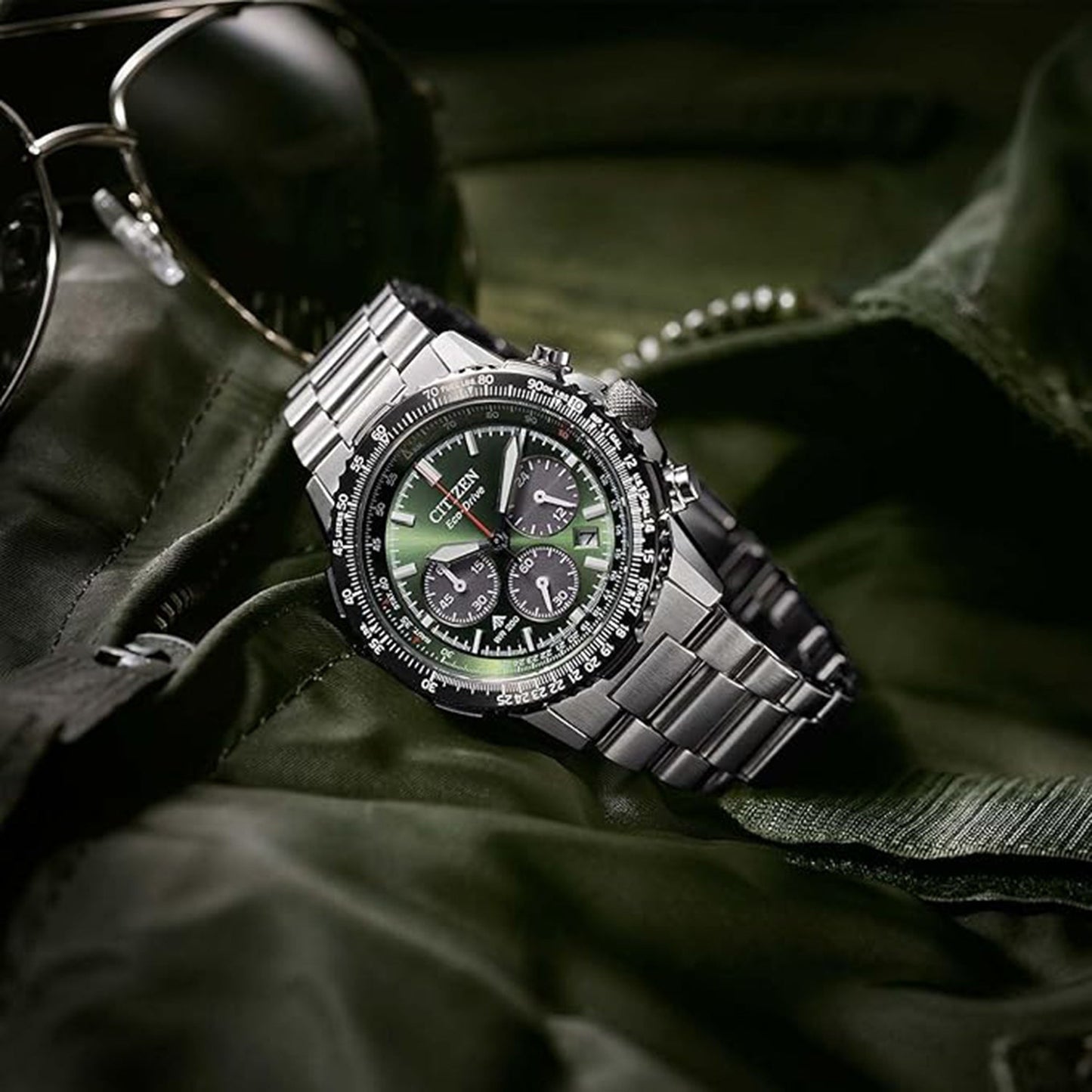 Promaster Men Quartz Green Dial Chronograph Stainless Steel Watch CA4664-60W