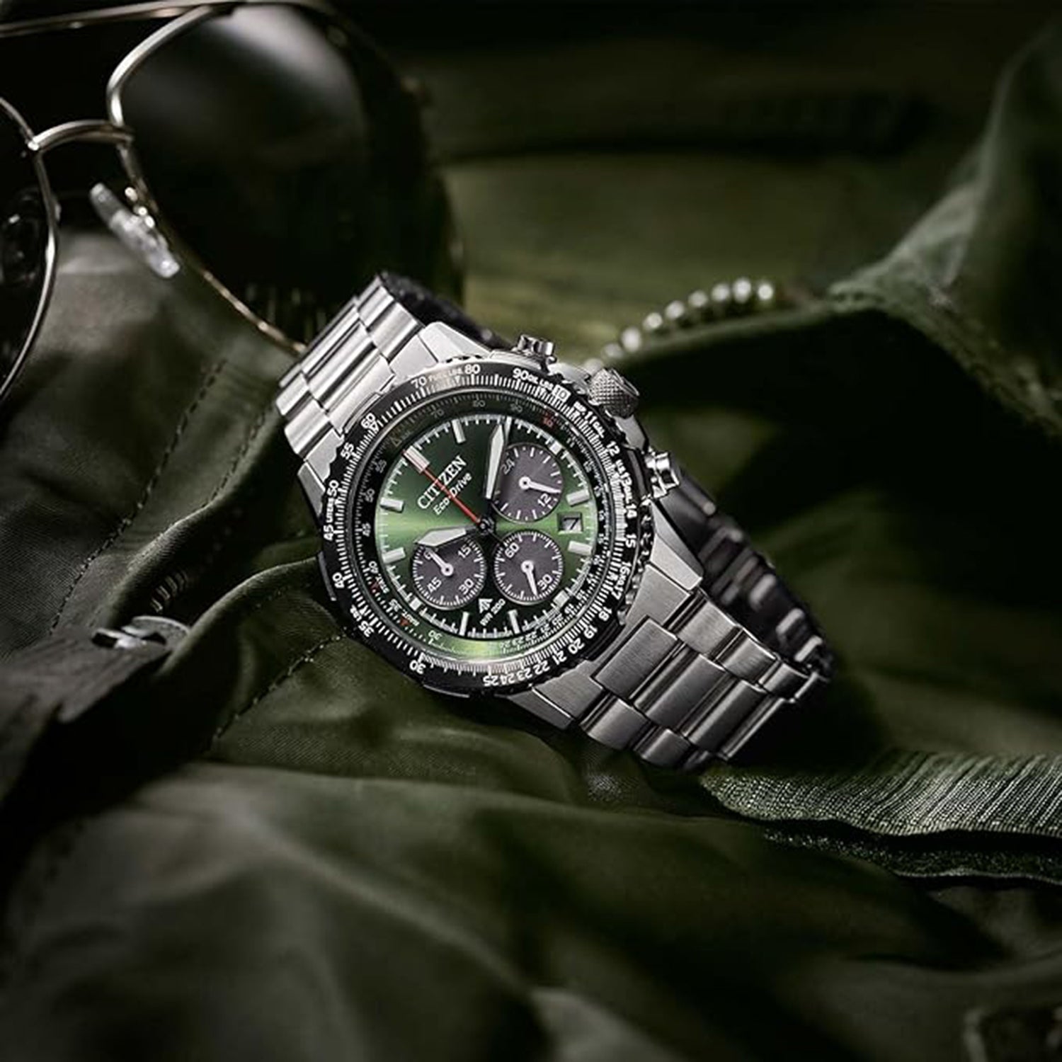 Promaster Men Quartz Green Dial Chronograph Stainless Steel Watch CA4664-60W