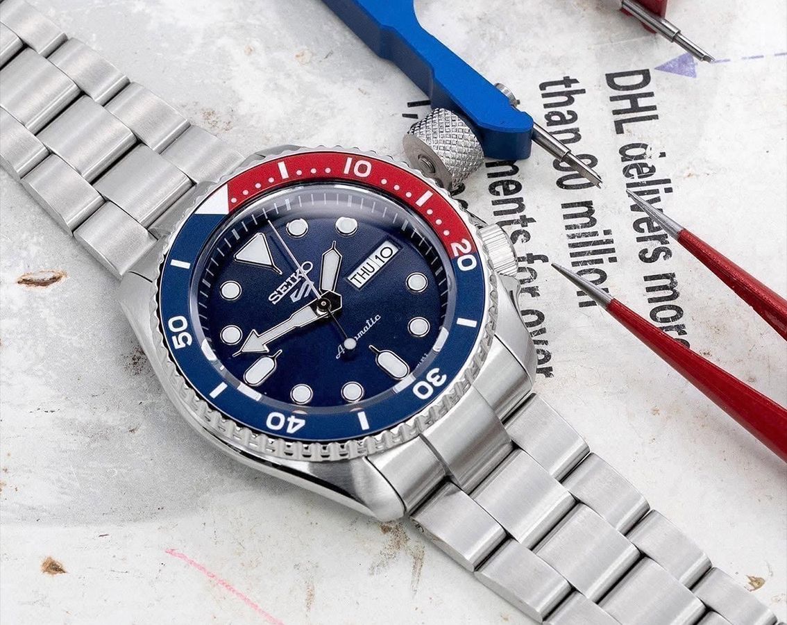 Seiko 5 Sports Automatic Men Watches in Round case & Blue Dial SRPD53K1
