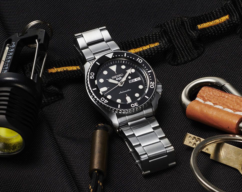 Seiko 5 Sports Automatic Men Watches in Round case & Black Dial SRPD55K1