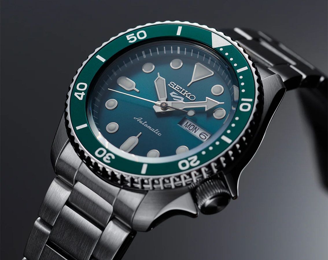 Seiko 5 Sports Automatic Men Watches in Round case & Green Dial SRPD61K1
