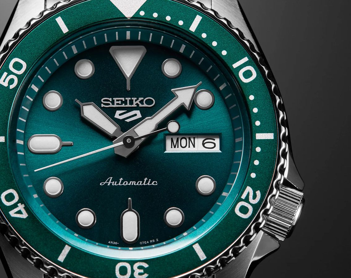 Seiko 5 Sports Automatic Men Watches in Round case & Green Dial SRPD61K1