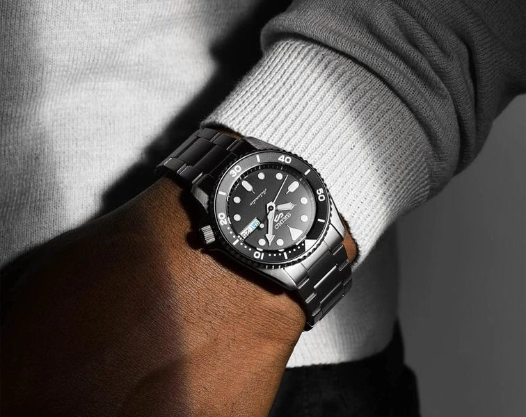 Seiko 5 Sports Automatic Men Watches in Round case & Black Dial SRPK29K1