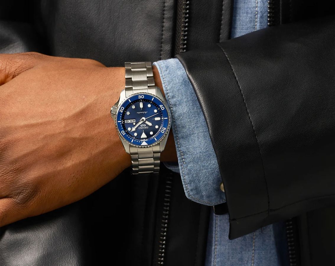Seiko 5 Sports Automatic Men Watches in Round case & Blue Dial SRPL77K1