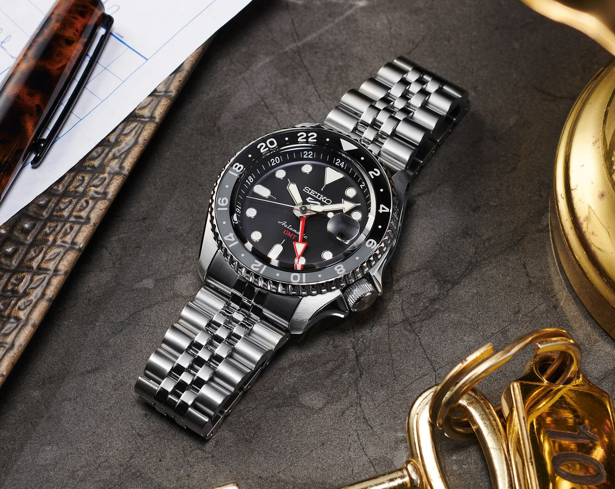 Seiko 5 Sports Automatic Men Watches in Round case & Black Dial SSK001K1