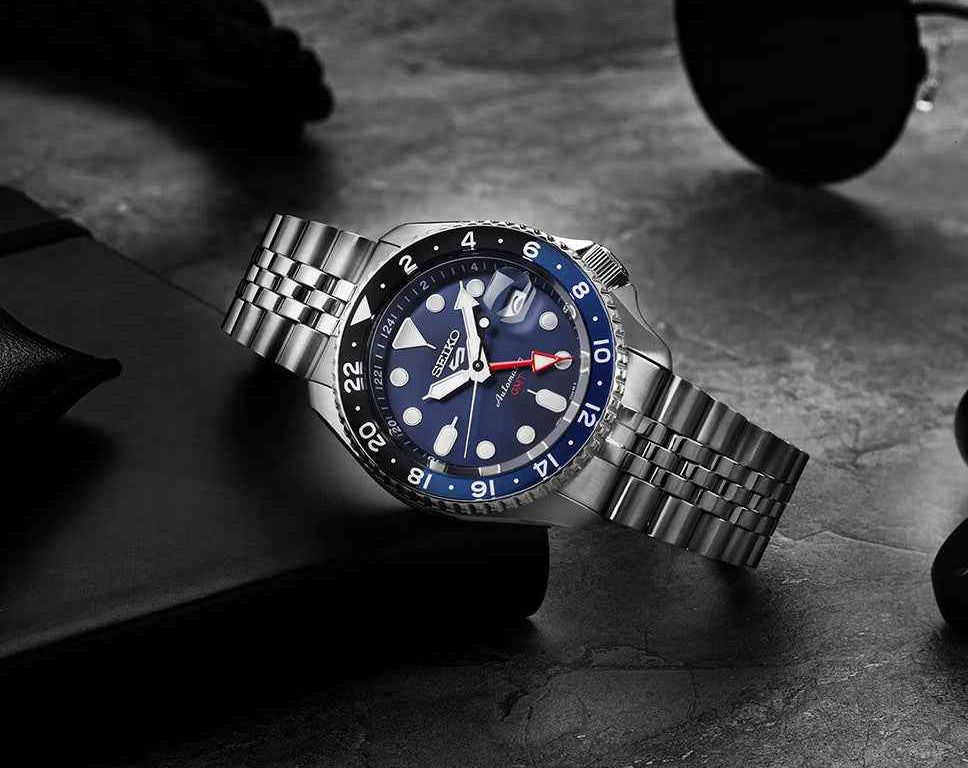 Seiko 5 Sports Automatic Men Watches in Round case & Blue Dial SSK003K1