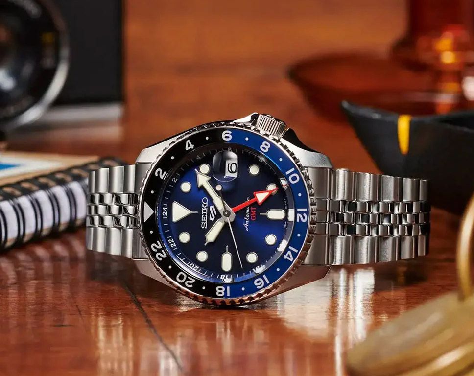 Seiko 5 Sports Automatic Men Watches in Round case & Blue Dial SSK003K1