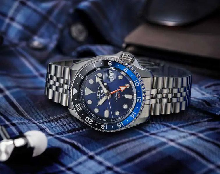 Seiko 5 Sports Automatic Men Watches in Round case & Blue Dial SSK003K1