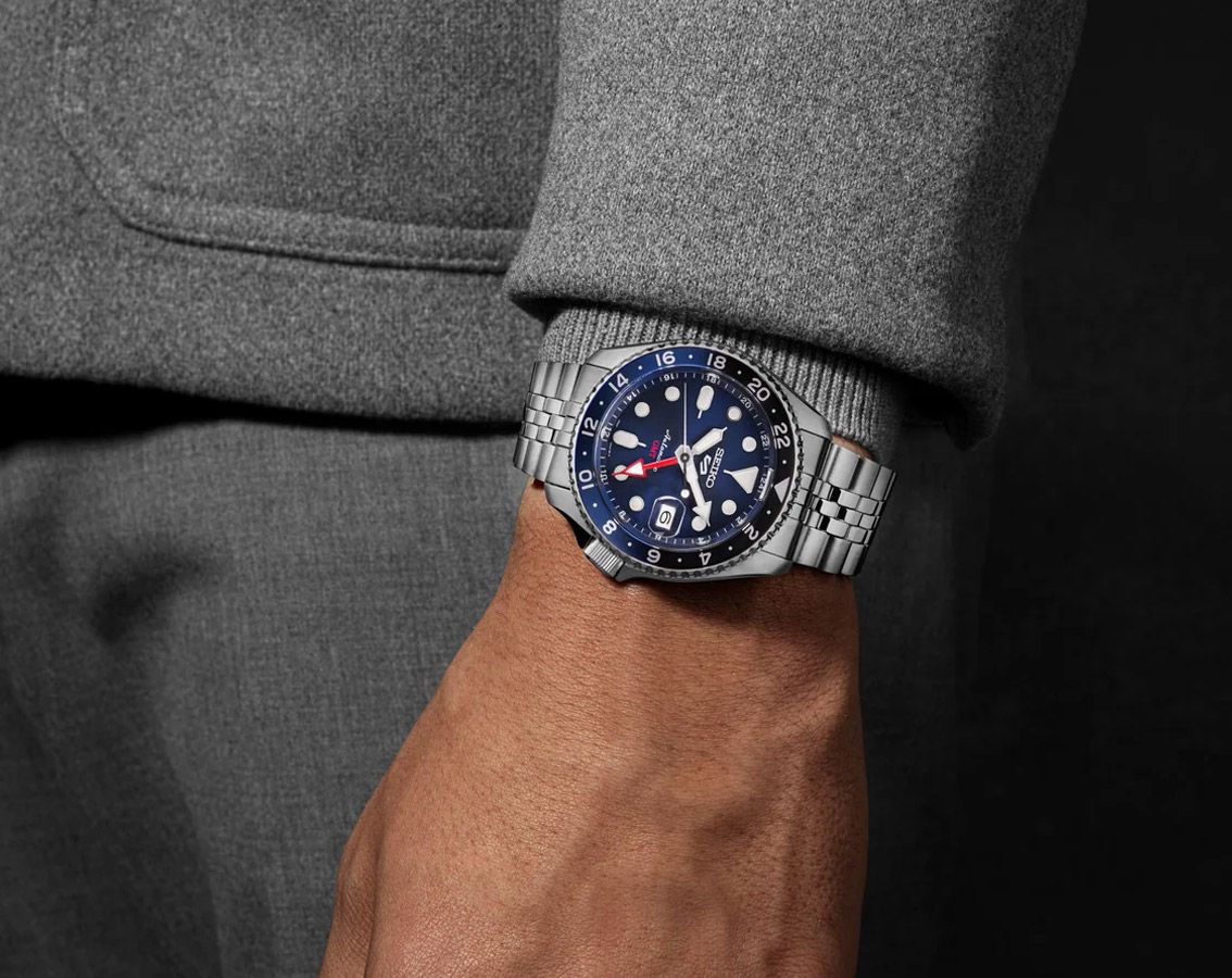 Seiko 5 Sports Automatic Men Watches in Round case & Blue Dial SSK003K1
