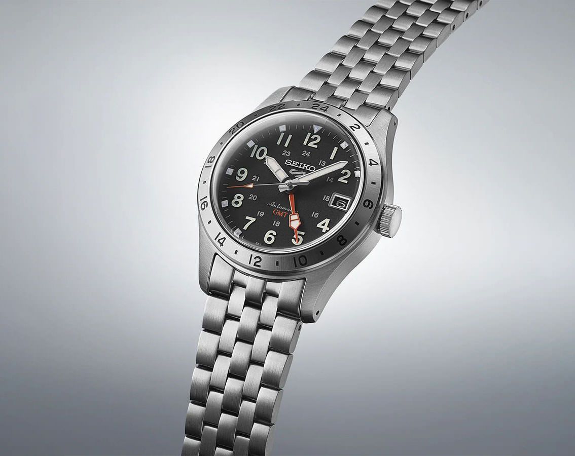 Seiko 5 Sports Automatic Men Watches in Round case & Black Dial SSK023K1