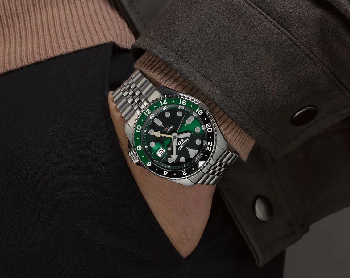 Seiko 5 Sports Automatic Men Watches in Round case & Green Dial SSK035K1